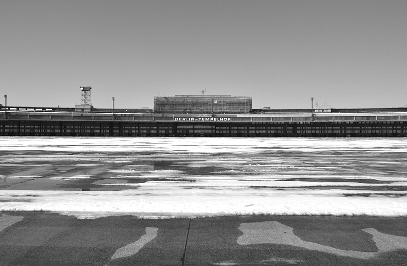 Flughafen Tempelhof, Abfertigungsgebäude