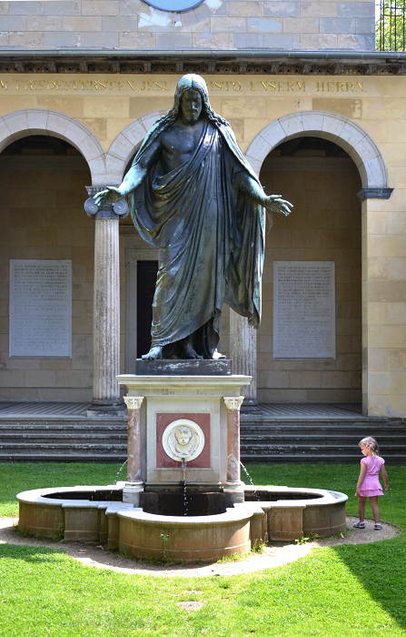 Potsdam, Christusstatue nach Bertel Thorvaldsen im Innenhof der Friedenskirche