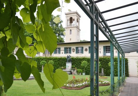 Schloss Glienicke, Gartenhof