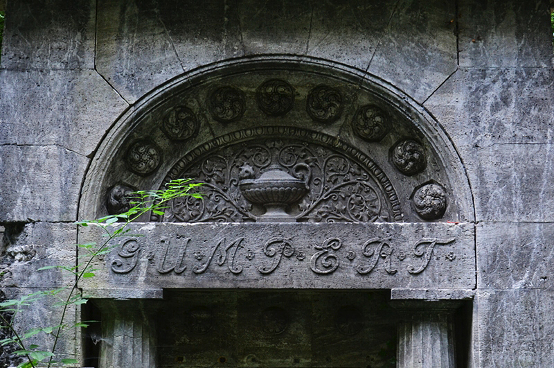 Jüdischer Friedhof Berlin Weißensee, Grabmal Gumpert
