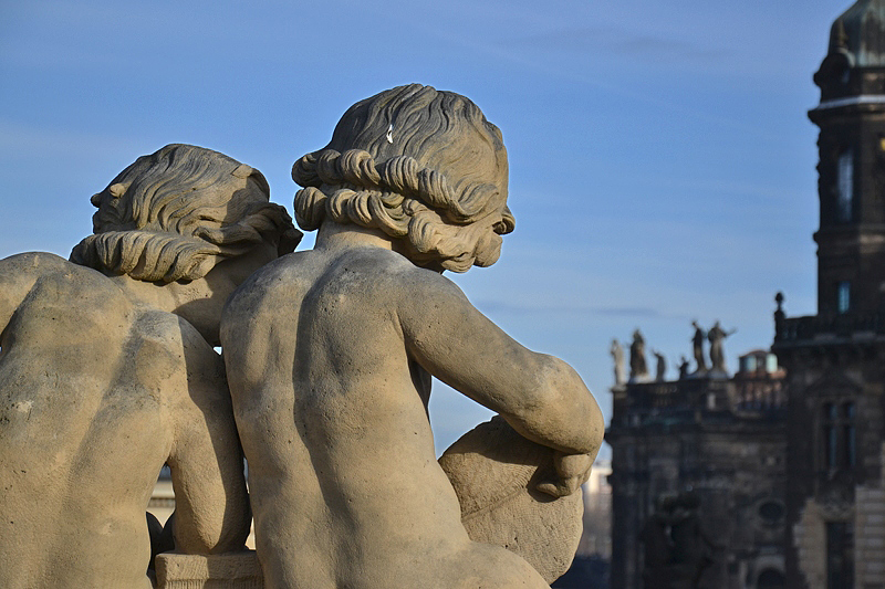 Zwinger Dresden, Skulpturenschmuck, Putten, Residenzschloss