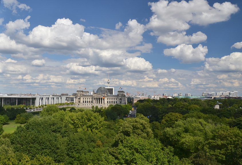 Berlin, Blick vom Carillon zum Reichstag