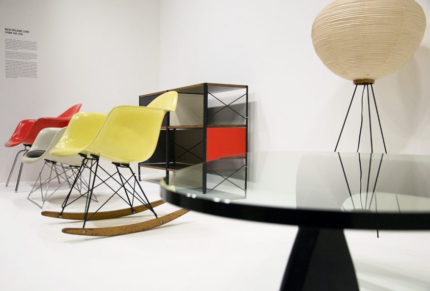 Kunstgewerbemuseum Berlin, Design, Stühle von Charles & Ray Eames und Möbel von Isamo Noguchi