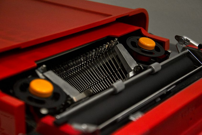 Kunstgewerbemuseum, Berlin, Reiseschreibmaschine Valentine von Ettore Sottsass und Perry King für Olivetti