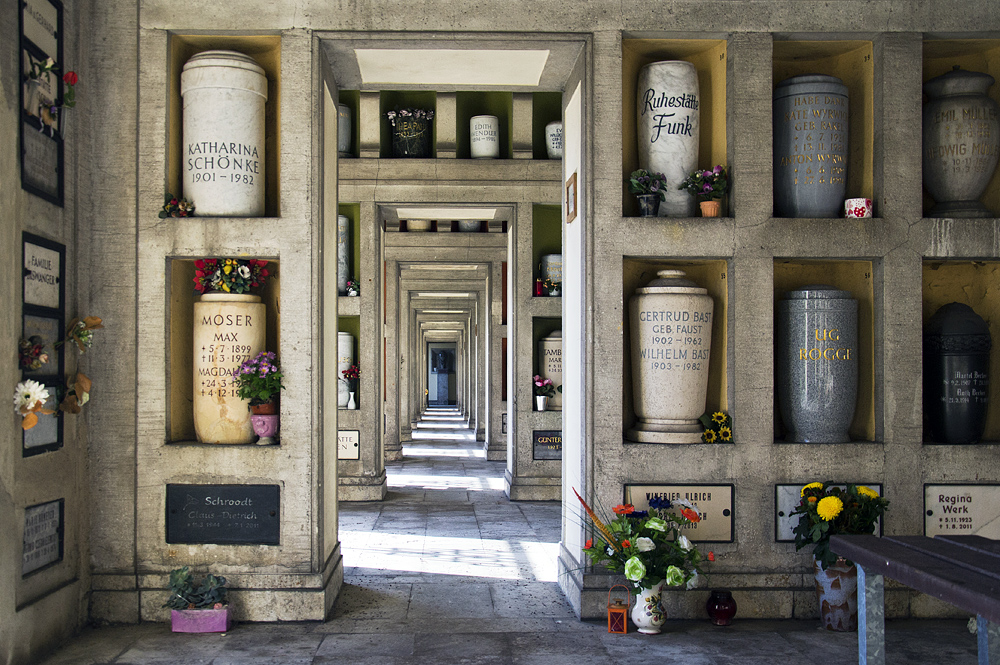 Friedhof Berlin Wilmersdorf, Beisetzungswand in den Kolumbarien