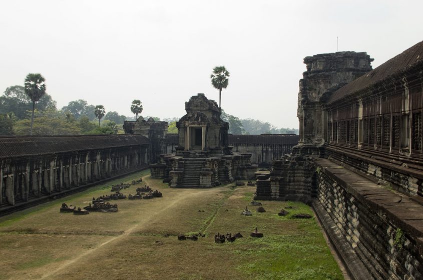 Angkor Wat, Äußerer Hof
