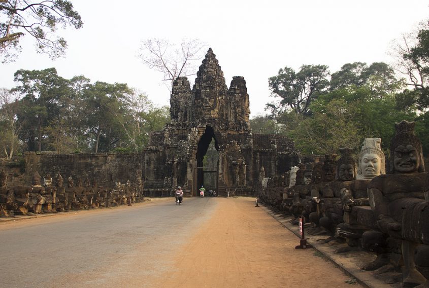 Angkor Thom, Brücke und Südtor