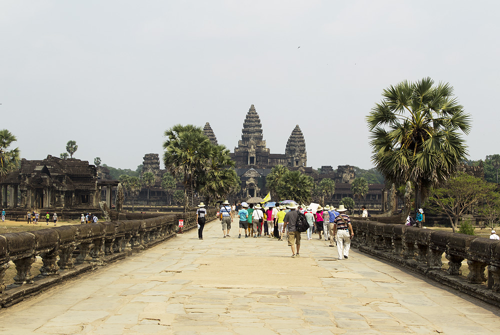 Angkor Wat, Damm und Tempel