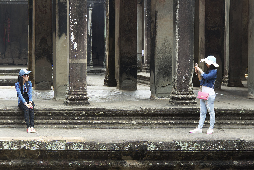 Angkor Wat, Kreuzgalerie, Touristen