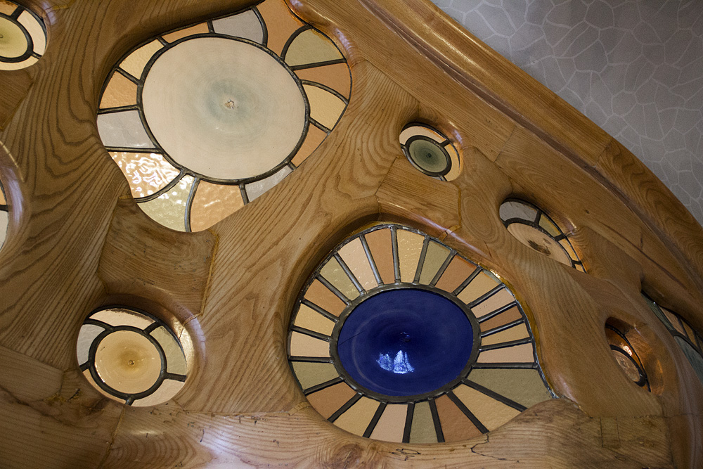 Barcelona, Casa Batlló von Antoni Gaudi, Manzana de la Discordia, Buntglasfenster