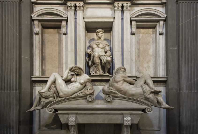 Florenz, Grabmal Giuliano de' Medicis von Michelangelo in der Neuen Sakristei (mit Allegorien der Nacht und des Morgens)