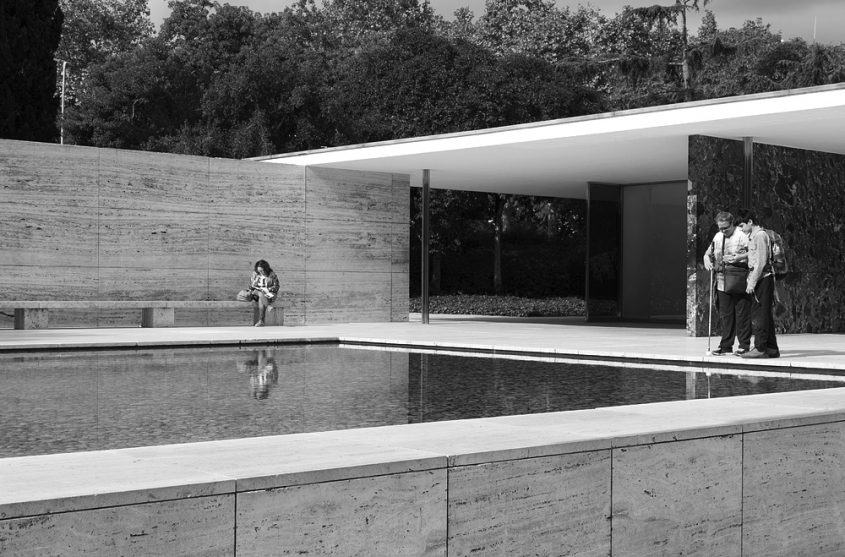 Barcelona, Wasserbecken, Rekonstruktion des Deutschen Pavillons von Mies van der Rohe zur Weltausstellung 1929