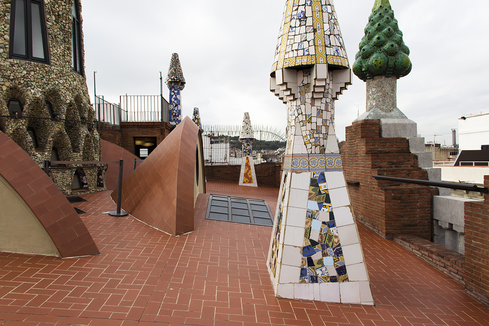 Barcelona, Palau Güell, Antoni Gaudi, Schornsteine auf der Dachterrasse