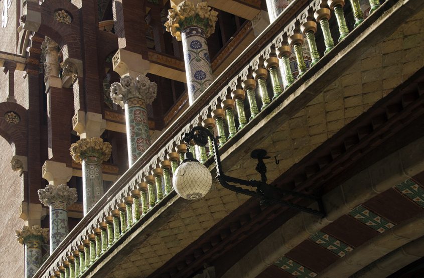 Barcelona, Palau de la Música Catalana, Fassade, Säulen