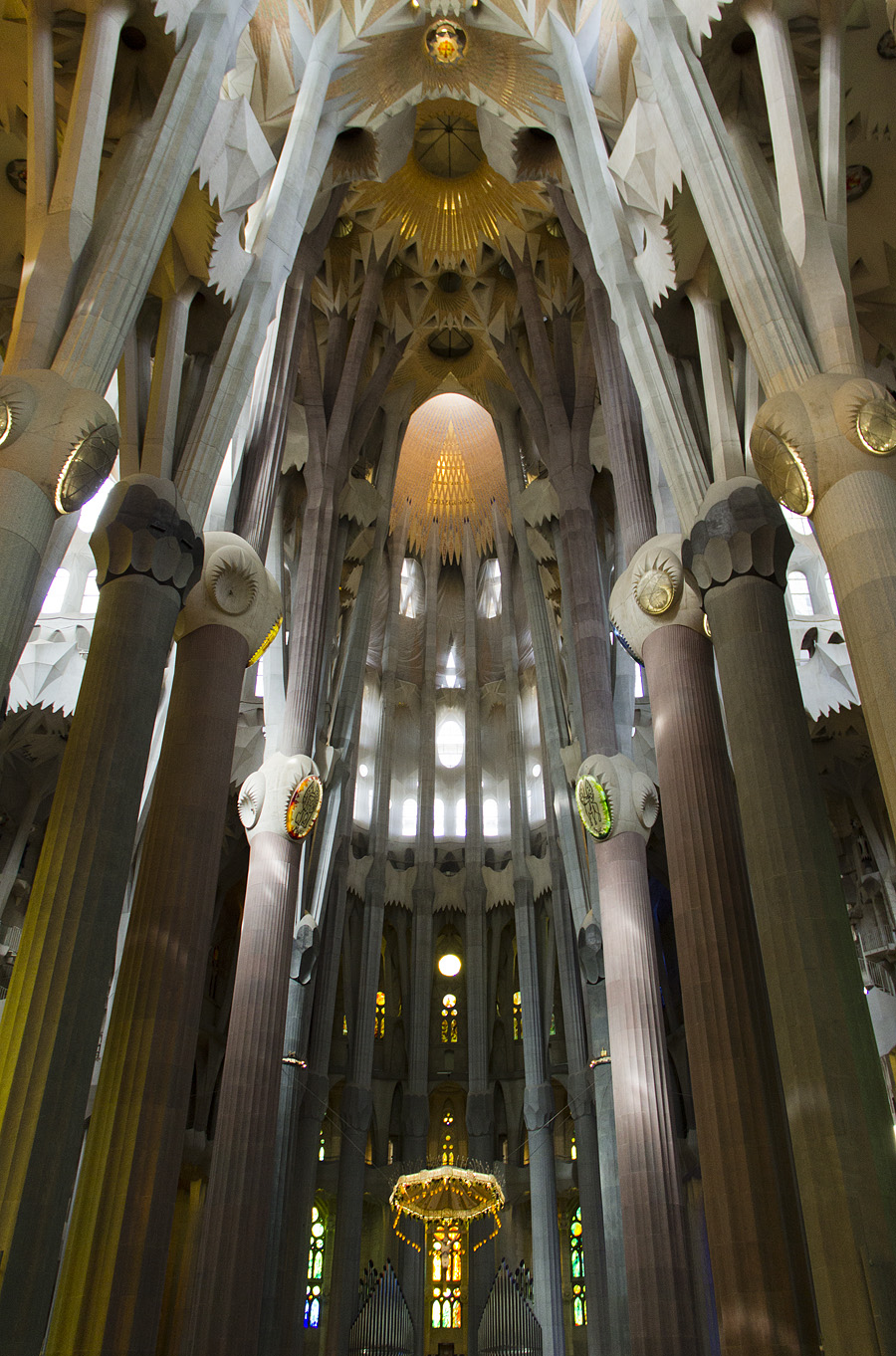 Barcelona, Sagrada Familia,Gaudi, Langhaus