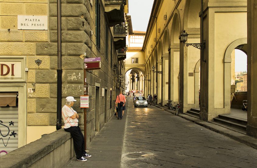 Firenze, Lungarno degli Archibusieri, Corridoio Vasariano