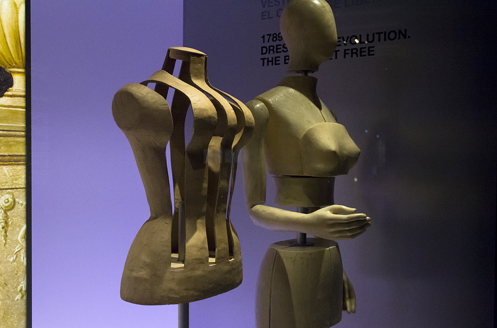 Museu del Disseny Barcelona, Mode, El cos vestit. Siluetes i moda (1550-2015)