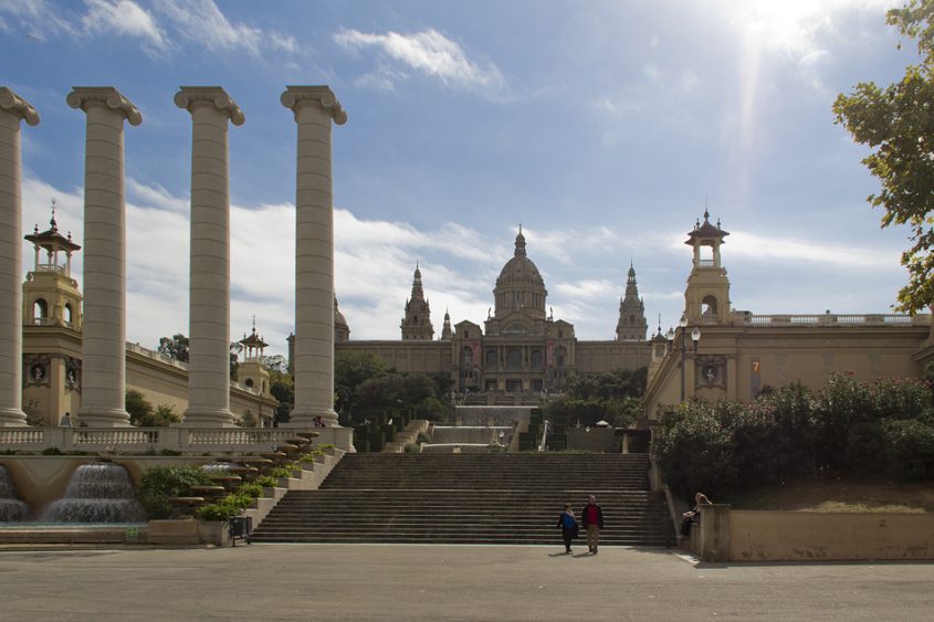 Barcelona, Montjuïc, Quatre Columnes und Palau Nacional