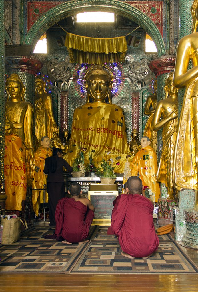 Yangon, Shwedagon Pagoda, Shin Izzagona Buddha, Naungdawgyi Pagoda