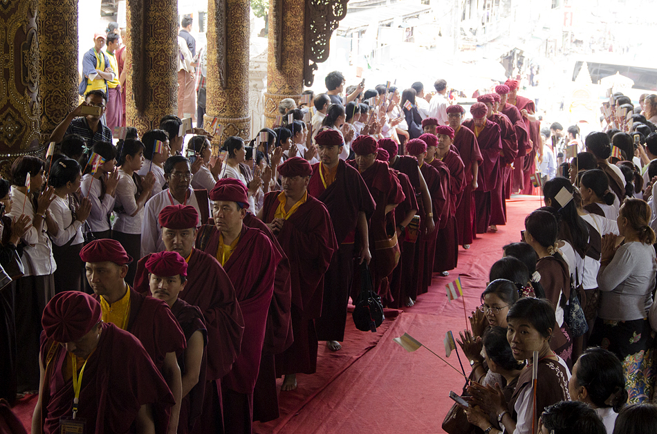 Yangon, Shwedagon Pagoda, Procession