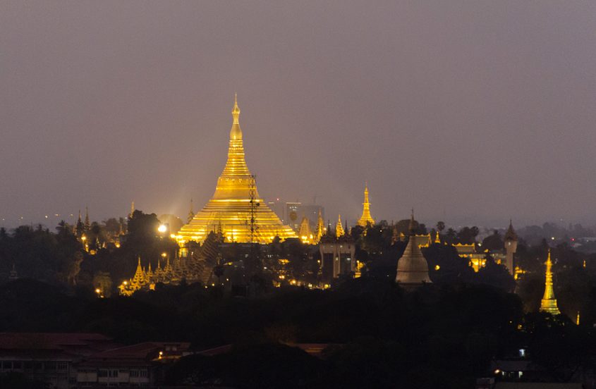 Yangon, Blick vom Sakura Tower zur Shwedagon-Pagode