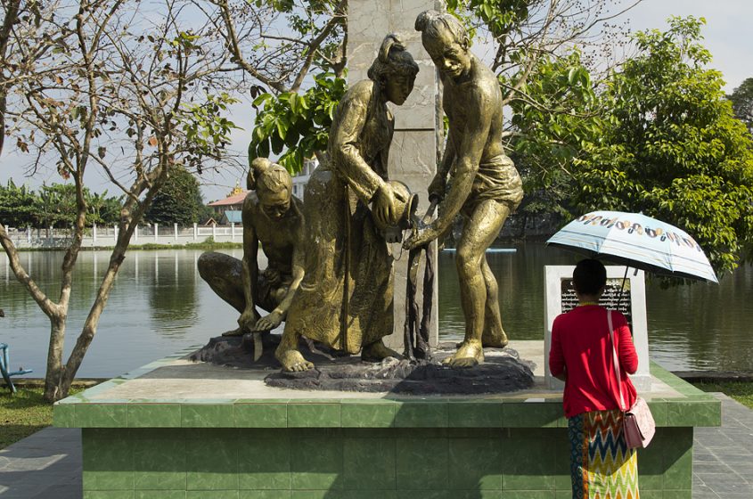 Yangon, Thway Hsay Lake, Monument