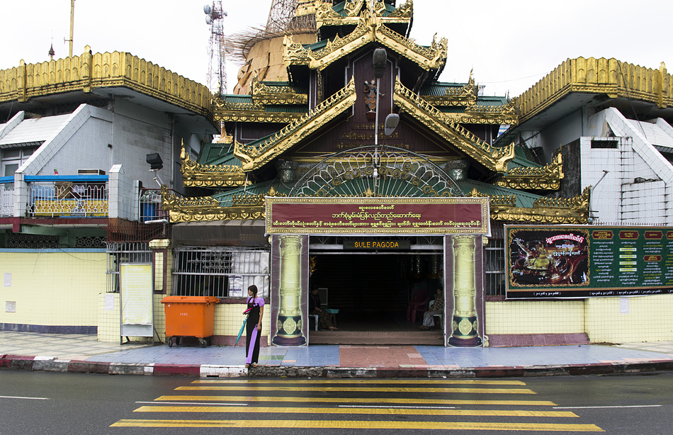 Yangon, Sule Pagoda, Entrance