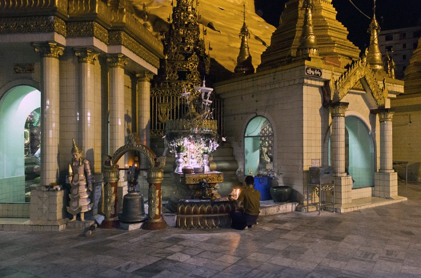 Yangon, Sule Pagoda, Night