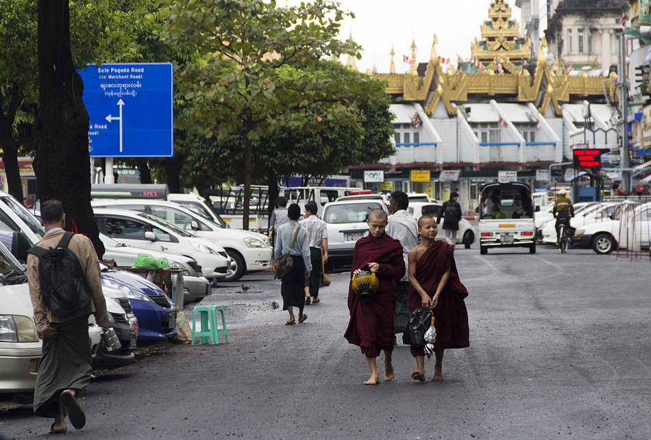 Yangon, Sule Pagoda Road