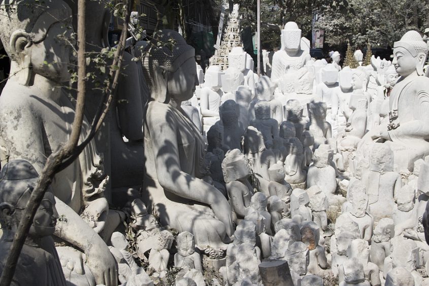 Mandalay, Marmor-WerkstattMahamuni-Pagode