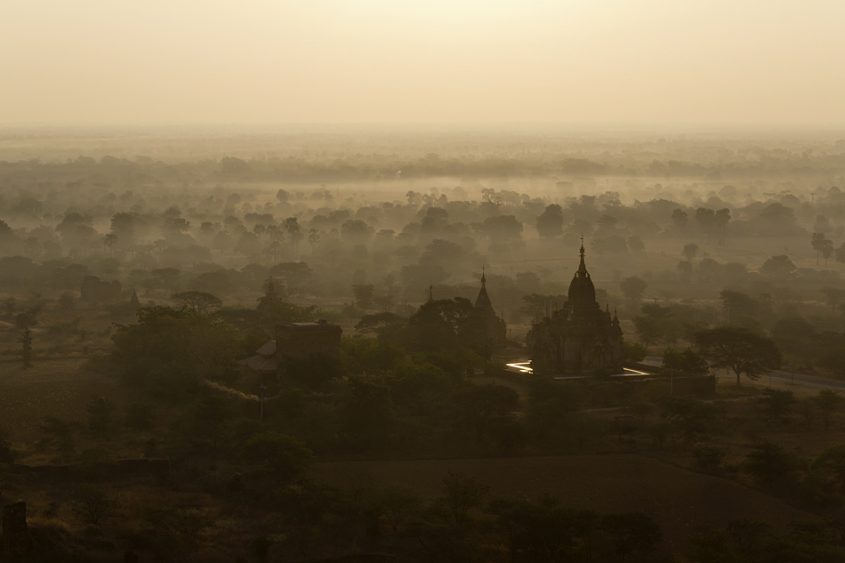 Bagan, Sonnenaufgang, Blick vom Nanmyint-Turm nach Osten