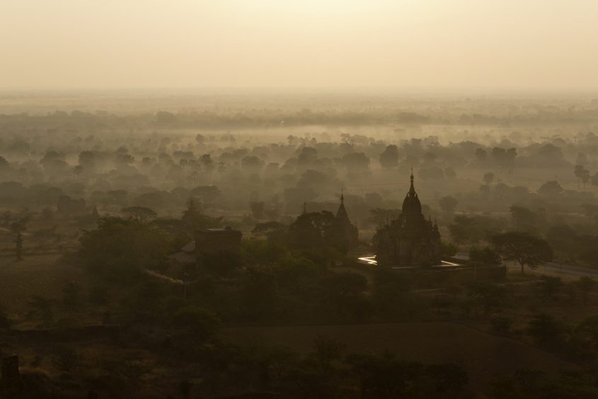 Bagan, Sonnenaufgang, Blick vom Nanmyint-Turm nach Osten