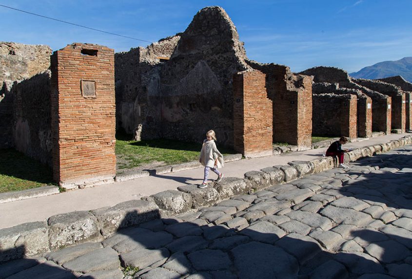 Pompei, Via Consolare
