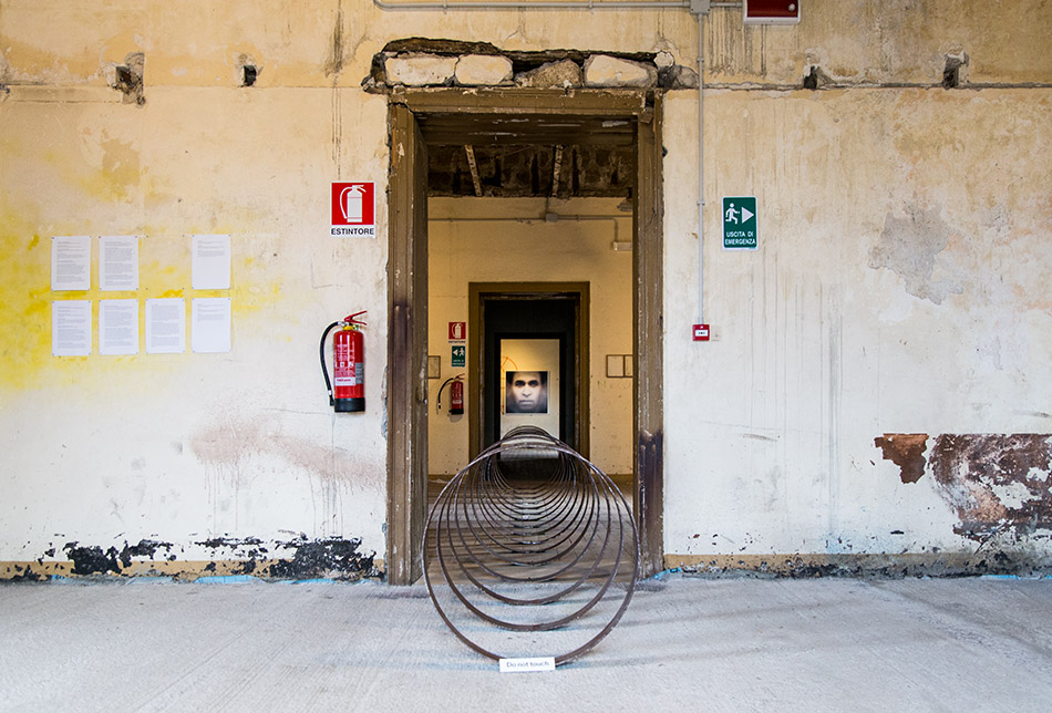 Fabian Fröhlich, Palermo, Manifesta 12, Palazzo Ajutamicristo (Rayyane Tabet, Steel Rings)