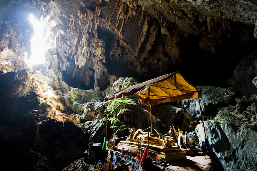 Fabian Fröhlich, Vang Vieng, Reclining Buddha at Phu Kham Cave