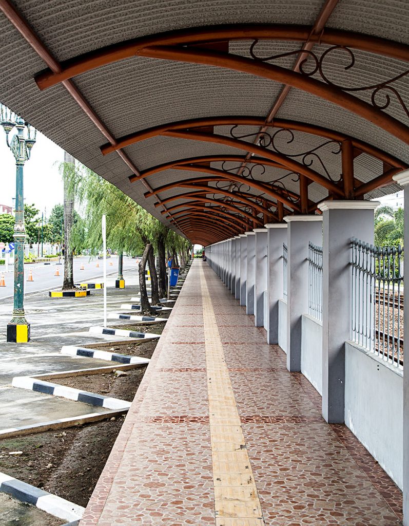 Fabian Fröhlich, Jogja, ꦔꦪꦺꦴꦒꦾꦏꦂꦠ, Stasiun Yogyakarta