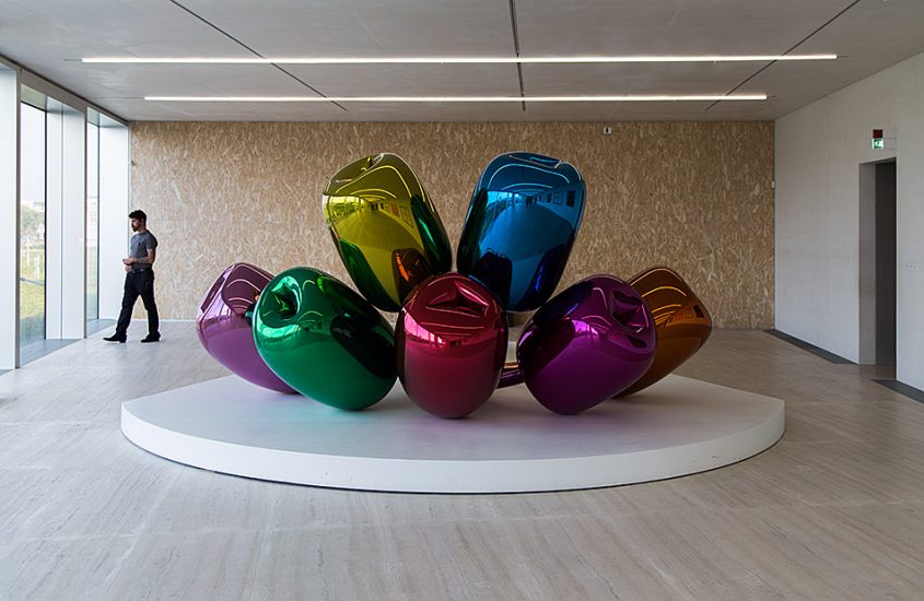 Fabian Fröhlich, Milano, Fondazione Prada, Atlas, Jeff Koons, Tulips