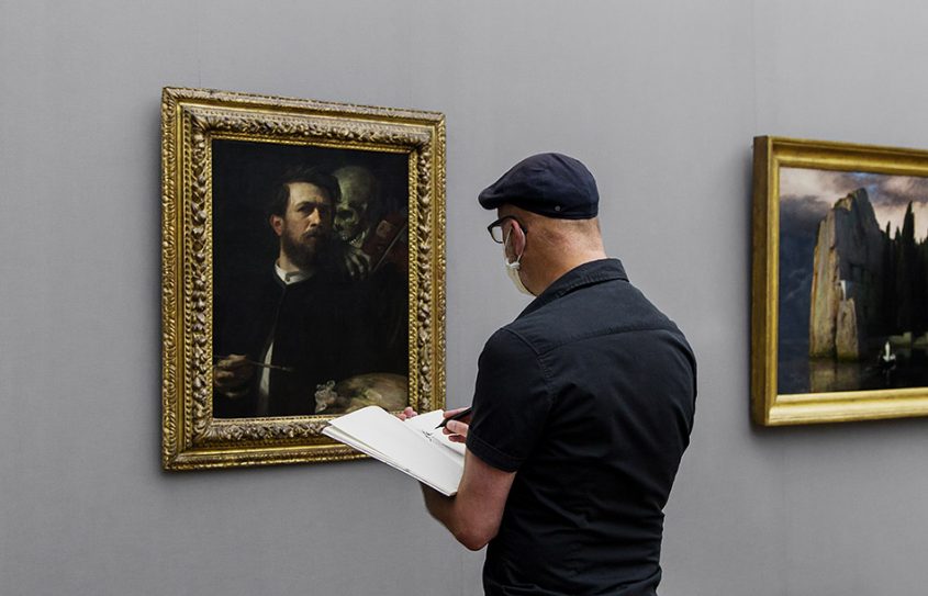 Berlin, Museen und Corona, Reinhard Kleist vor Böcklins Selbstporträt mit fiedelndem Tod in der Alten Nationalgalerie