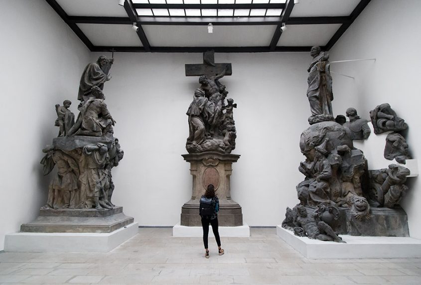 Fabian Fröhlich, Prag, Lapidarium des Nationalmuseums, Skulpturen von der Karlsbrücke