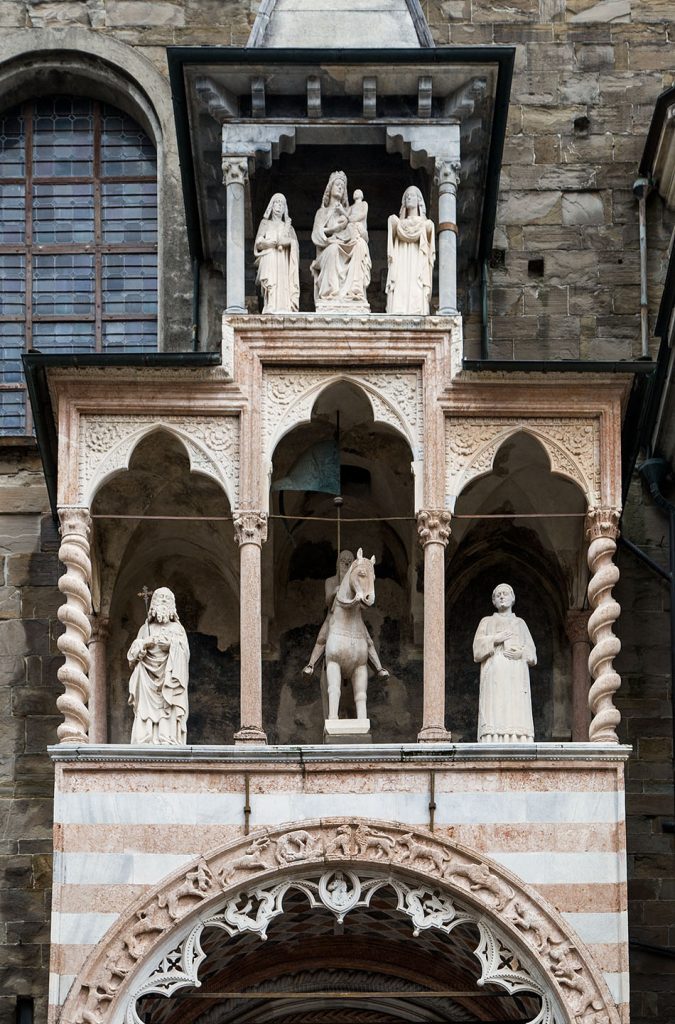 Fabian Fröhlich, Bergamo, Città Alta,Basilica di Santa Maria Maggiore, Porta dei Leoni rossi with veranda by Giovanni da Campione