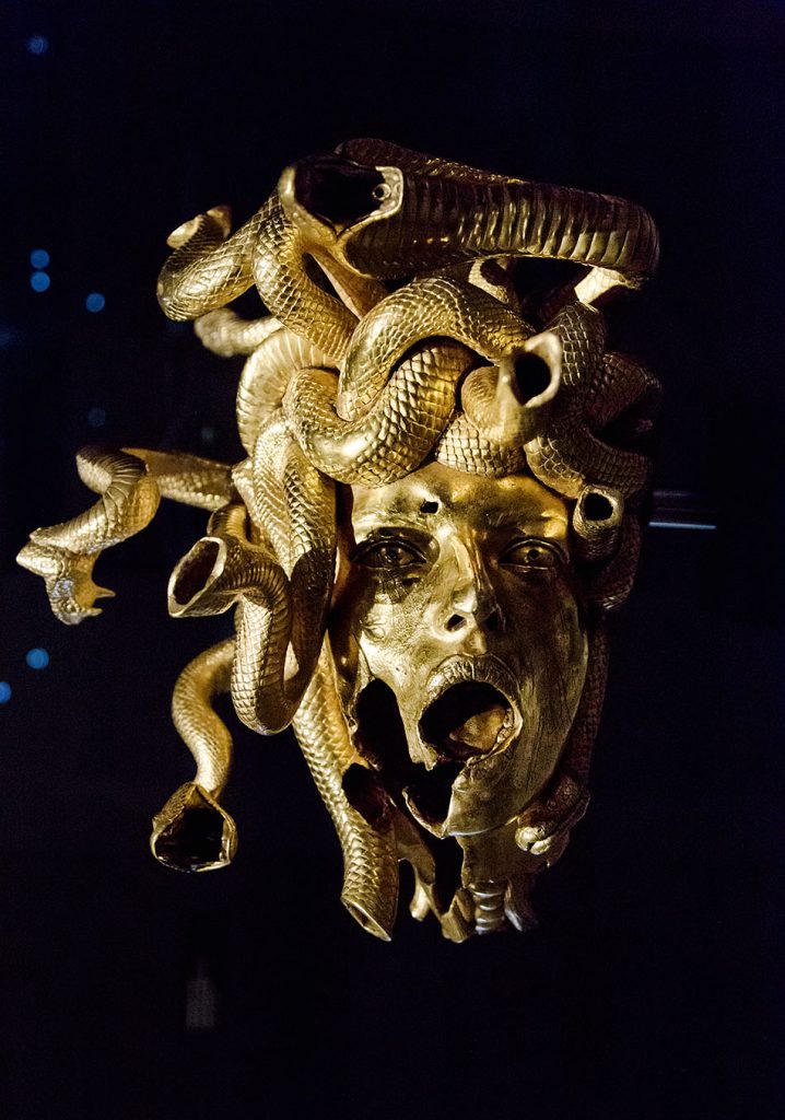 Fabian Fröhlich, Arken Museum, Damien Hirst, The Severed Head of Medusa (Exhibition "Gold an Magic")