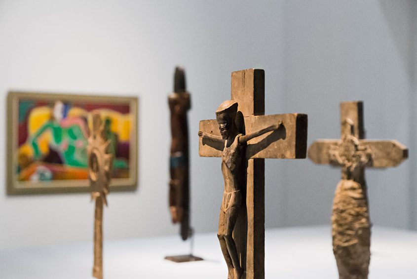 12. Berlin Biennale für zeitgenössische Kunst, Documents (Crucifixes from Africa and Papua New Guinea and paintings bei Emild Nolde and Karl Schmidt-Rottluff) Moses März, series of maps (Akademie der Künste, Pariser Platz)