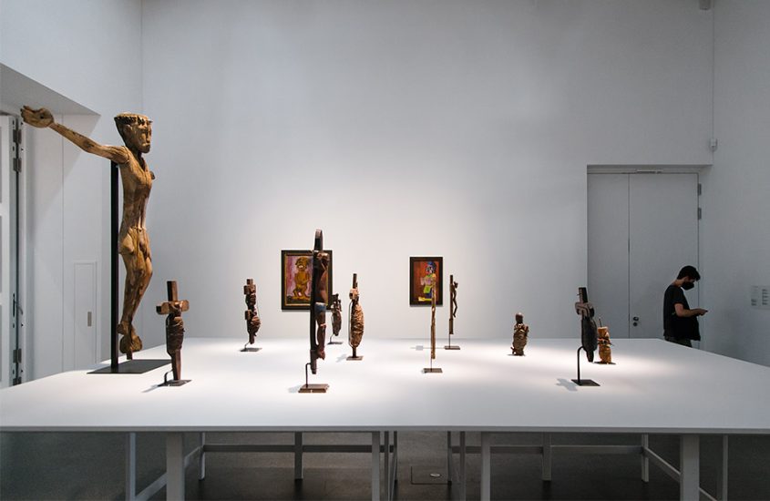 12. Berlin Biennale für zeitgenössische Kunst, Documents (Crucifixes from Africa and Papua New Guinea and paintings bei Emild Nolde and Karl Schmidt-Rottluff) Moses März, series of maps (Akademie der Künste, Pariser Platz)