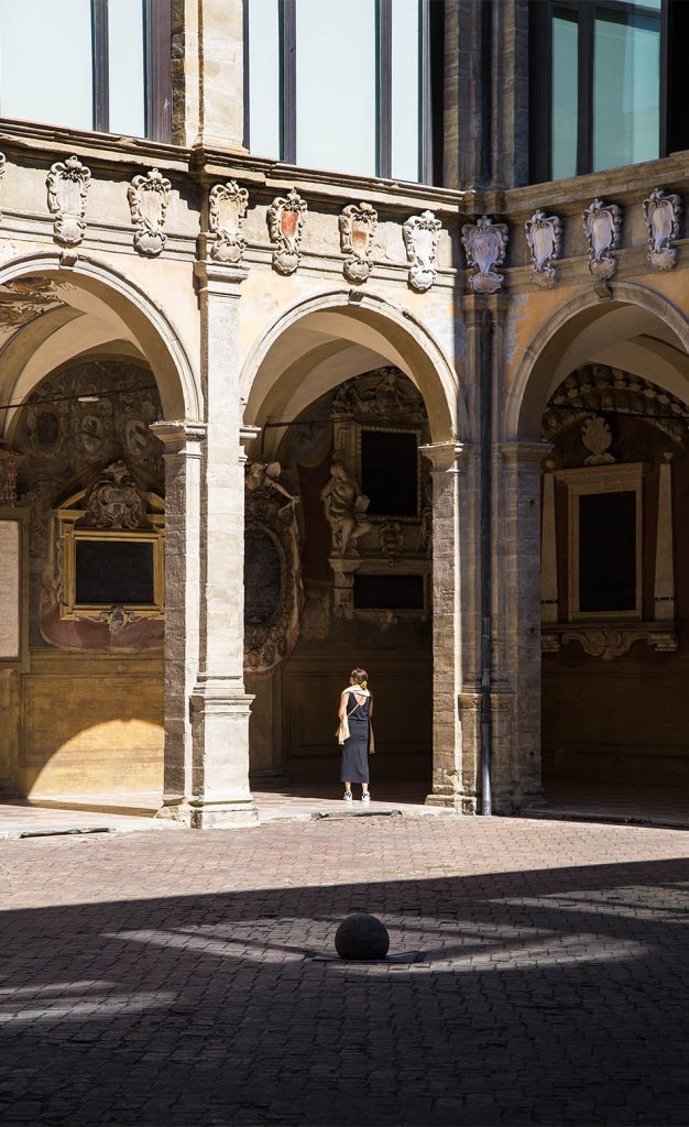Bologna, Palazzo dell'Archiginnasio, Courtyard