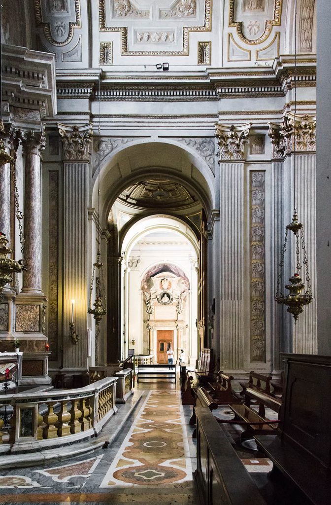 Bologna, Cattedrale di San Pietro, Side aisle
