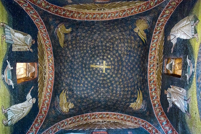 Ravenna, Mausoleo di Galla Placidia, Ceiling mosaic with symbols of the four Evangelists