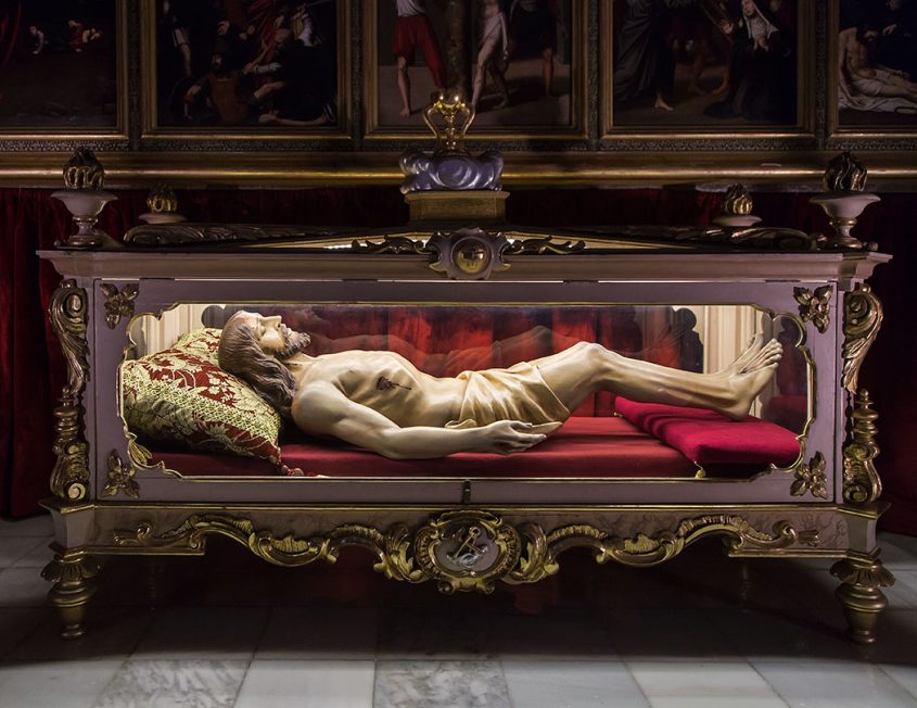 Valencia, Altstadt / Old Town, Església de Sant Nicolau de Bari i Sant Pere Màrtir, Reclining Christ Image of The Brotherhood of Cristo del Fossar